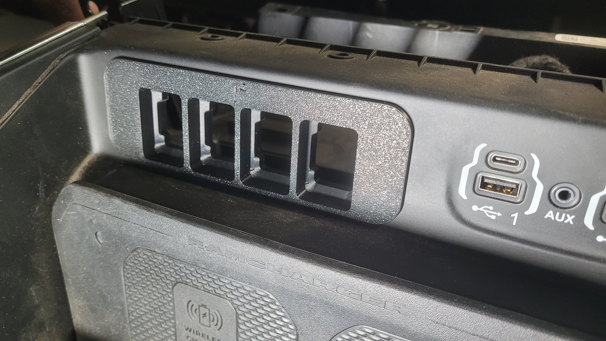 RAM 1500 DT - Switch Panel