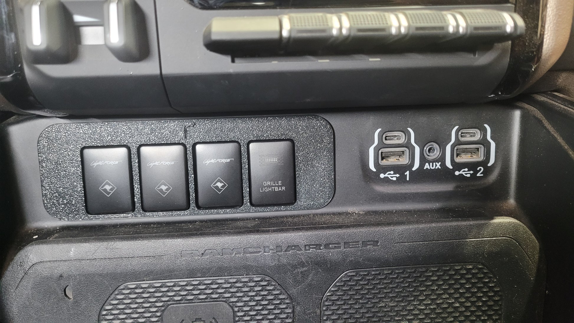RAM 1500 DT - Switch Panel